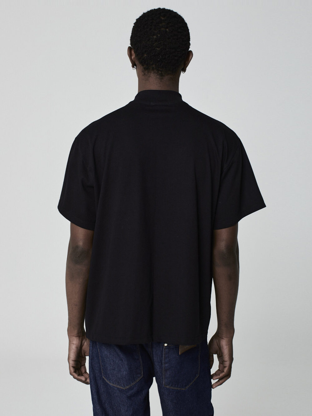 Camiseta Oversized Gola Alta Preta - Image 2